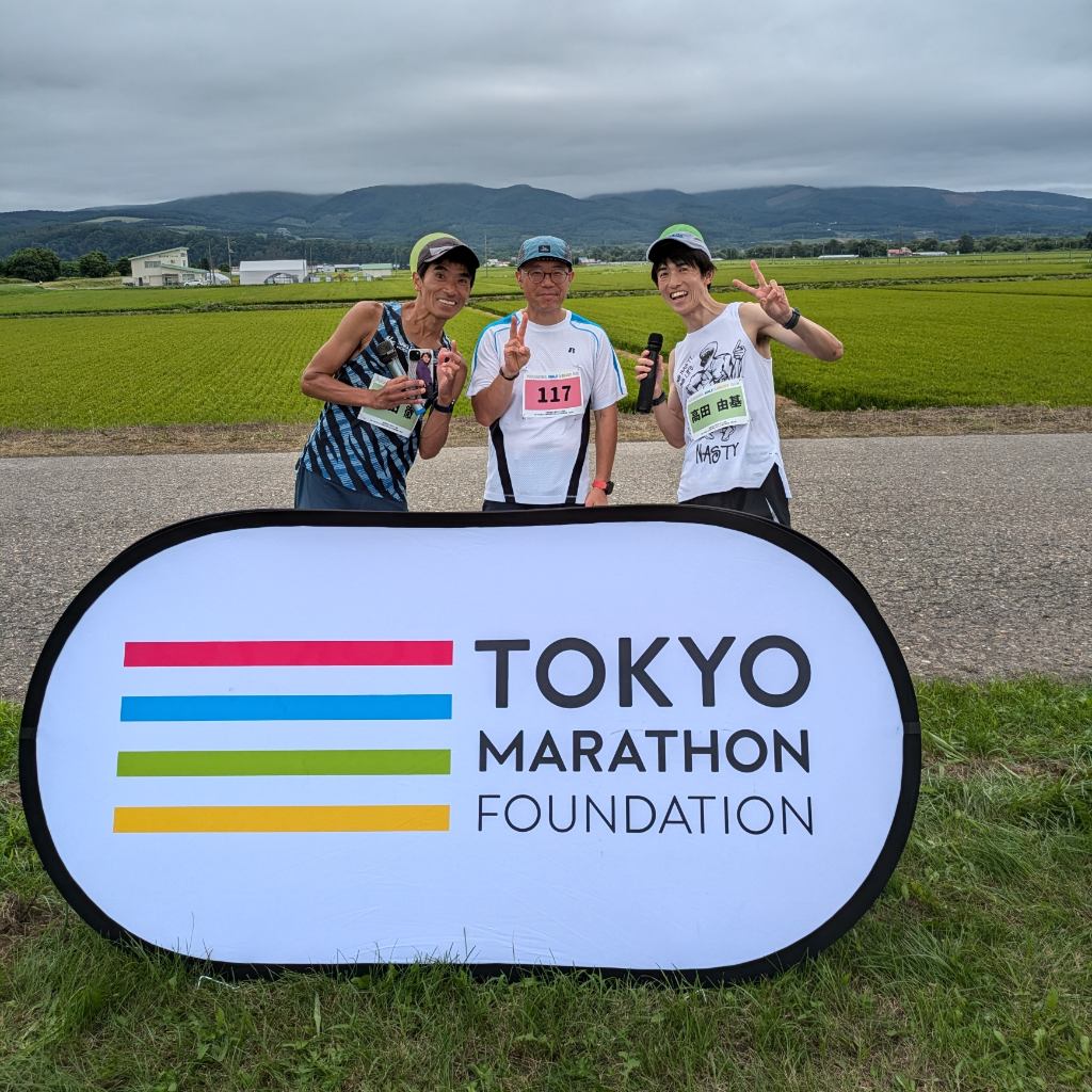 kome2bon2's tweet photo. 深川ハーフマラソンチャレンジ！
フルマラソンの想定ペースで何とか完走。

作AC.監督作田さん、深川出身で100kマラ日本代表の髙田さんと記念写真。

栄養補給は最寄りのラーメン屋「山龍」。

#岩見沢
#朝ラン
#深川ハーフマラソン
#s4
#作田徹
#髙田由基
#山龍
#ラーメンは総合栄養食
#と信じてる https://t.co/4O7jiXsfbp