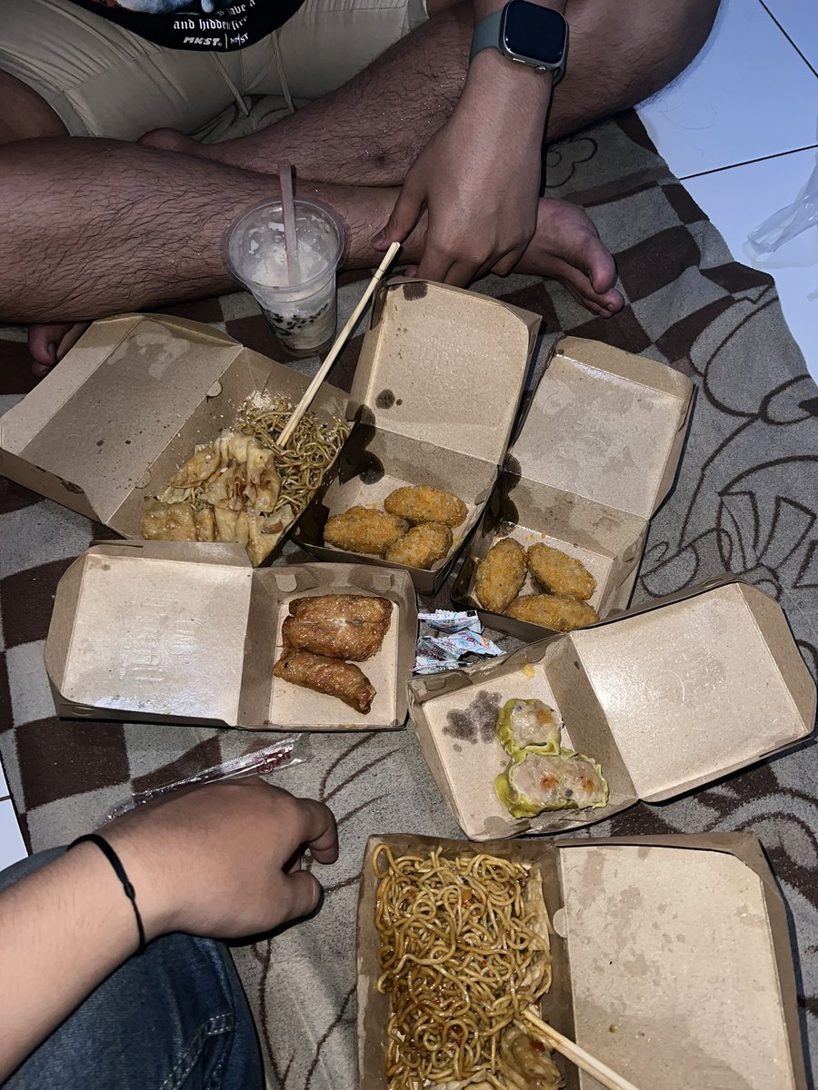Ian_98_'s tweet photo. Takeaway  aja biar bisa suap2an https://t.co/RebUc0pX3N