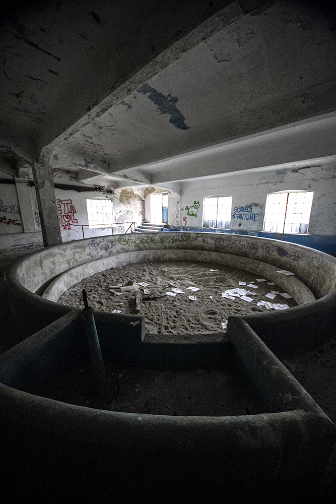 SudEstForum2018's tweet photo. there are places full of abysses that trap the young
#places #young #photography #Concept #conceptart #conceptum #scenery #world #philosophy #people #portrait #modernlife #life #lifestyle #contemporary #concern https://t.co/YN1R9Go3fo