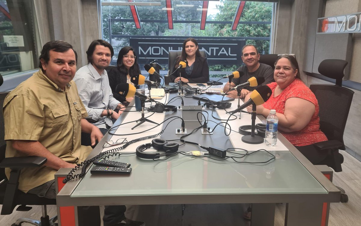AM_1080's tweet photo. 📌 Situación en #Venezuela. Nos acompañan:

🔸 Fritz Sanchez, periodista venezolano.

🔸 Liliana Melchor, comunicadora social.

🔸 Emmanuel Rodón, periodista venezolano.

👉🏼 Ya podés seguirnos en nuestro canal de WhatsApp: https://t.co/jUsOjIwf5m

🔴 VIVO: https://t.co/trrBMQtQGW

#AM1080 📻