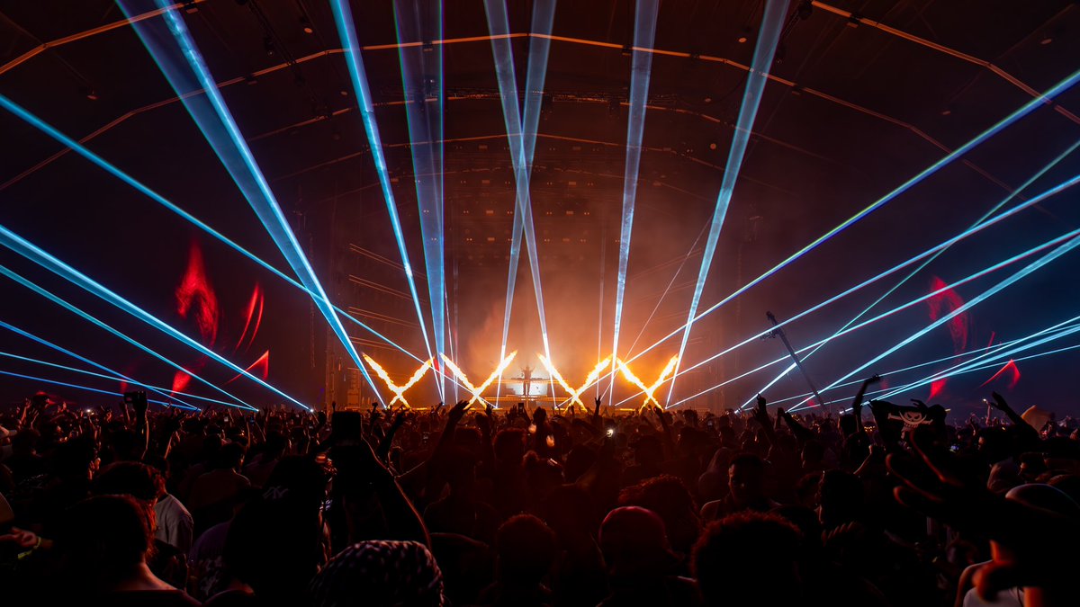 JEDCalendar's tweet image. ليلة ولا أروع عشناها في مدل بيست، وكل لحظة كانت ممتعة في #موسم_جدة 🤩❤️🎶

#موسم_جديد

What an epic night at #MIDDLEBEAST! 
Every second was a blast ❤️🎶

#JeddahSeason 
#OnceAgain