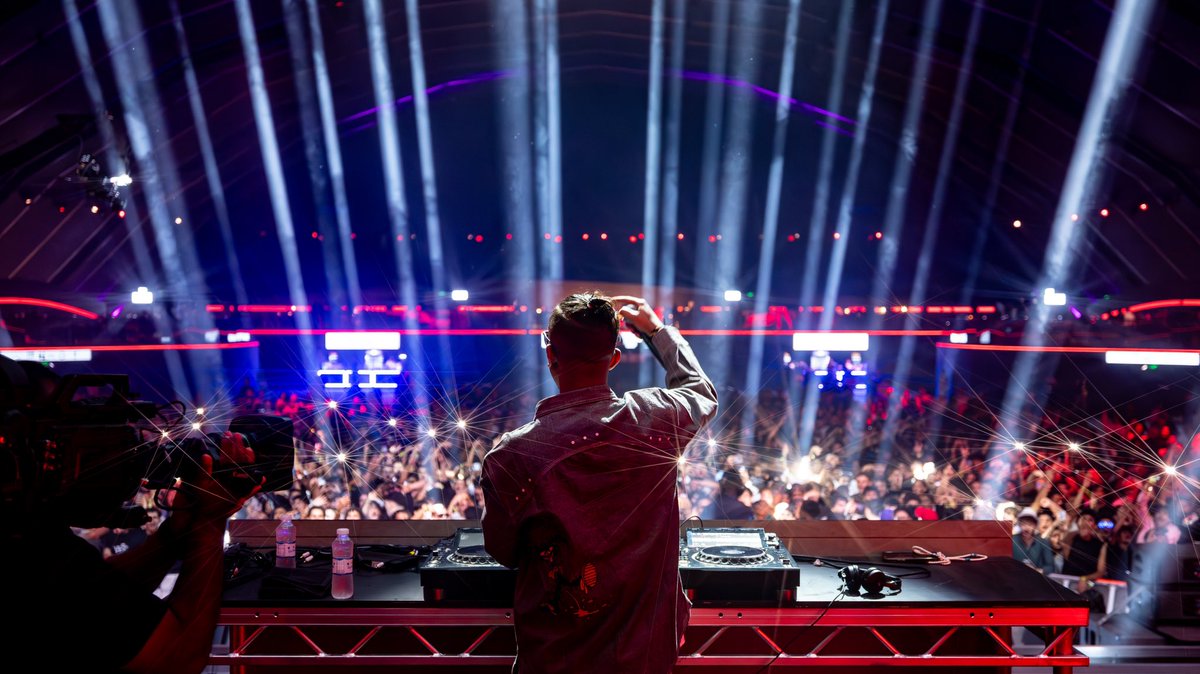 JEDCalendar's tweet image. ليلة ولا أروع عشناها في مدل بيست، وكل لحظة كانت ممتعة في #موسم_جدة 🤩❤️🎶

#موسم_جديد

What an epic night at #MIDDLEBEAST! 
Every second was a blast ❤️🎶

#JeddahSeason 
#OnceAgain