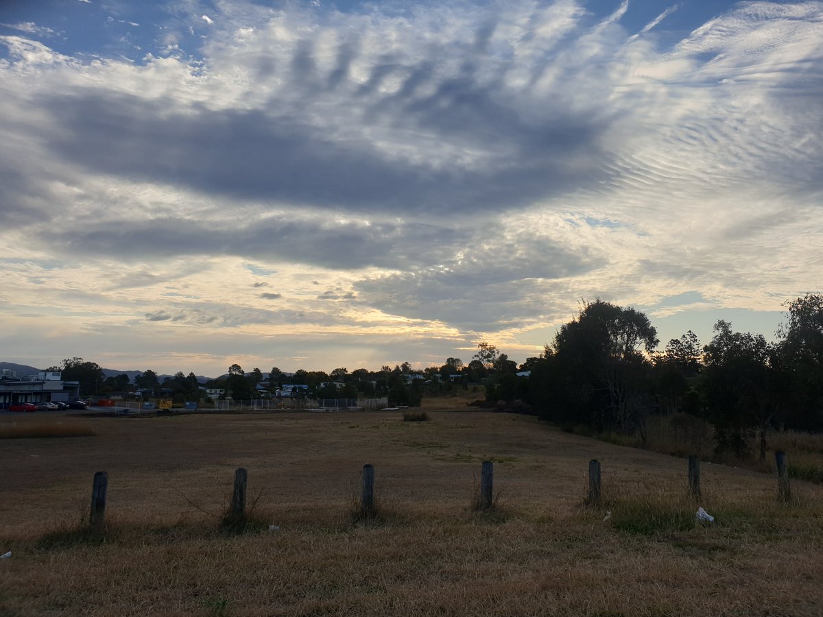 wingshadowsau's tweet photo. tongue #grooved sky 
imprinted in my mind 

#vss365 https://t.co/9fw2TqZdu4
