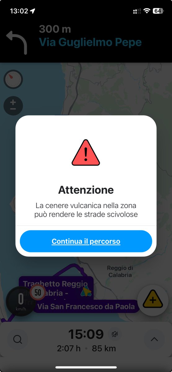 In #sicilia se il vulcano #Etna erutta #waze ora ti avvisa che potrebbero esserci le strade scivolose per la cenere vulcanica.
L'avviso attivato stamattina per la prima volta nell'area di possibile ricaduta delle ceneri e resterà attivo fino a cessate esigenze.
<a href="/INGVvulcani/">INGVvulcani</a>