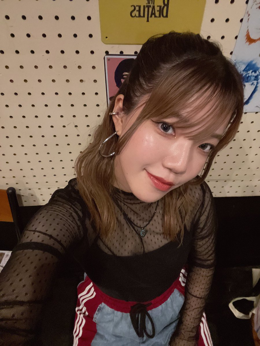 hanami_sing_'s tweet photo. 浩子クレメニアさんとのツーマンライブ🌼
オープニングアクトには早耶さん🌷
ありがとうございました💛✨

約3ヶ月振りのライブは力入っちゃった。
でもやっぱり歌うことって楽しい、好きだ〜ってなる。
聴いてくれるみなさんがいてこそだけどね🫶🏻

暑い中本当にありがとう☺️🌼 https://t.co/XaHhn80nL5