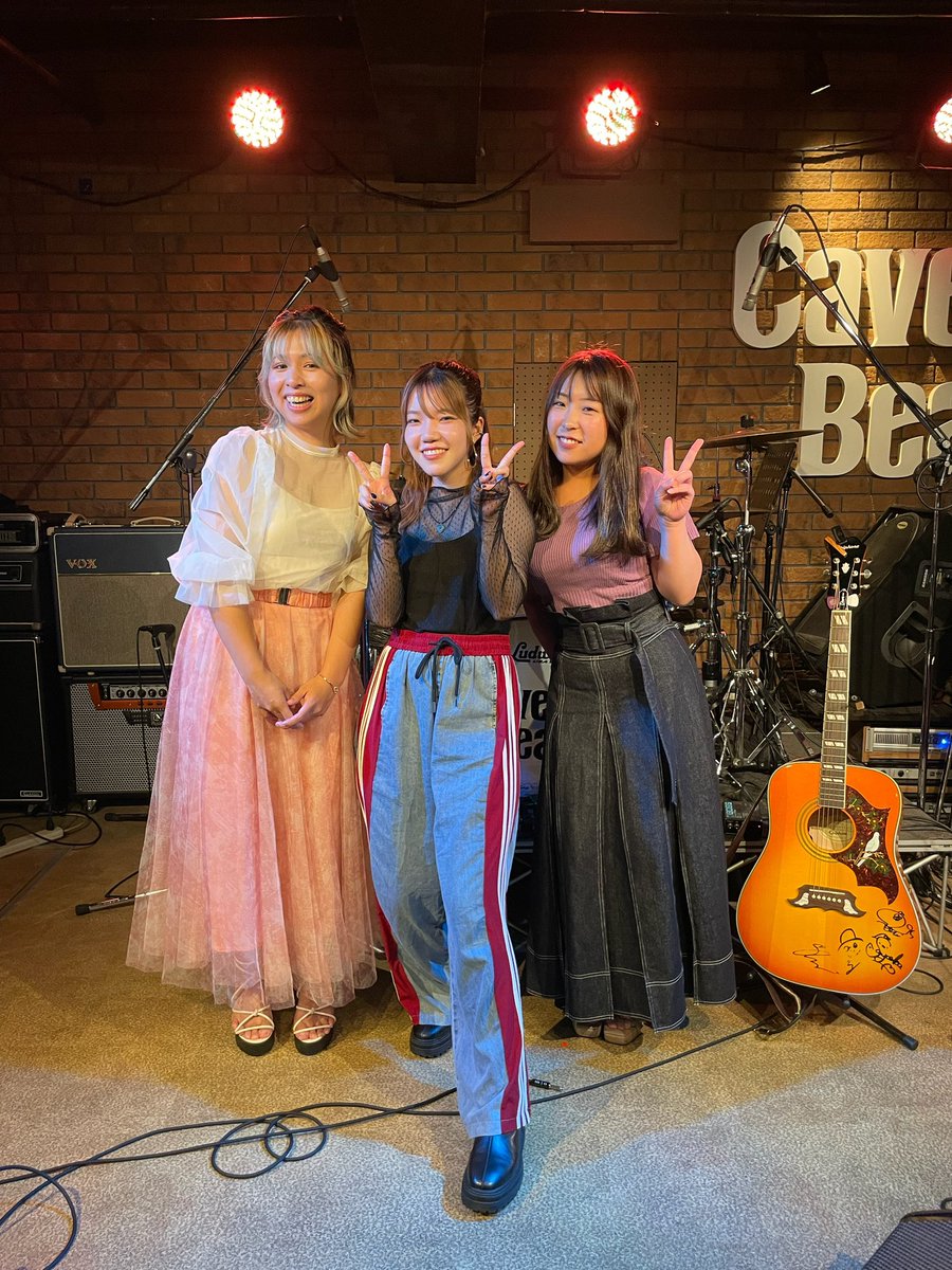 hanami_sing_'s tweet photo. 浩子クレメニアさんとのツーマンライブ🌼
オープニングアクトには早耶さん🌷
ありがとうございました💛✨

約3ヶ月振りのライブは力入っちゃった。
でもやっぱり歌うことって楽しい、好きだ〜ってなる。
聴いてくれるみなさんがいてこそだけどね🫶🏻

暑い中本当にありがとう☺️🌼 https://t.co/XaHhn80nL5