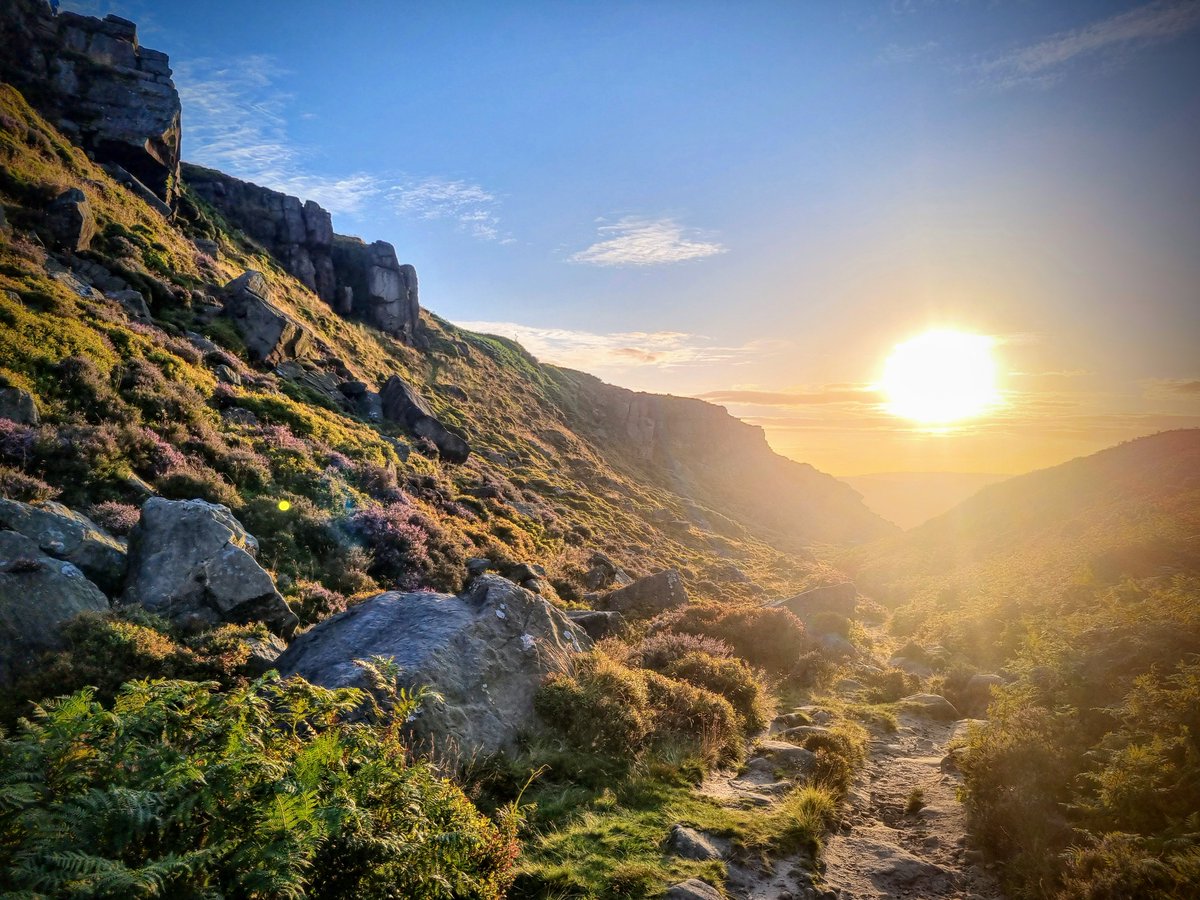 Out running last night and there was a George Cross stone on the trig point. 
I hate that you can no longer assume it means pride in our country, because of racists.
I reject these vile people trying to co-opt our flag.

So have a photo of the sun setting further along instead.