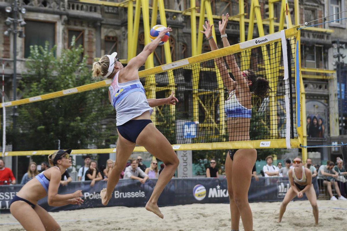 FINAALIIN!

<a href="/Taru_Lahti/">Taru Lahti-Liukkonen</a> <a href="/niiinajohanna/">Niina Ahtiainen</a> finaaliin Brysselin maailmankiertueen Future-osakilpailussa.

Finaali klo 17, vastassa jompi kumpi saksalaispari Ittlinger/Van de Velde taiu Uhl/Schürholz.

Suomalaispari on voittanut aiemmin Malediiveillä (Challenge) ja Helsingissä (Future)