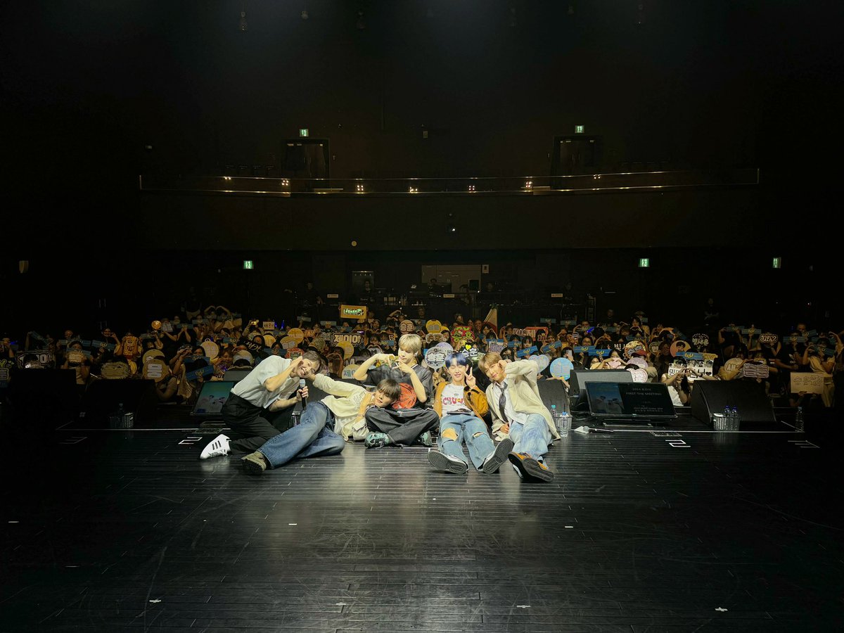 BDU4official's tweet photo. [📸]
240804 B.D.U FIRST THE MEETING 

B.D.U의 첫 번째 팬미팅,
소중한 순간 속 함께해서 행복한 우리 ❤️ 

#BDU #비디유 https://t.co/St3bDC7MHE