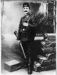 “Yalın kılıç şehadet
Göğsümüze sır olsun 
Dirilsin Enver Paşa 
Yolumuza pîr olsun.”

Şehid-i Âlâ Gazi-i Namdar İsmail Enver Paşa’nın ruhuna rahmet minnet ve dua ile..