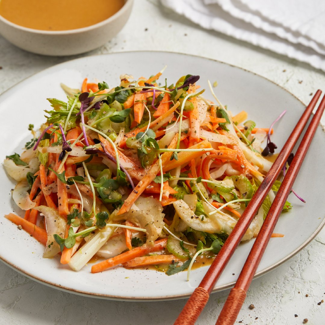 ZentrumGesund's tweet photo. 🥗🍲Dieser köstliche Salat vereint rohes Gemüse mit einem einzigartigen Misodressing. Schnell zubereitet und einfach mega lecker! 😋🥢

Zum Rezept: https://t.co/Vux0EkWRTo

#AsiatischerSalat #Misodressing #GesundeKüche #LeichteKöstlichkeiten https://t.co/x7MF8i1zQ9