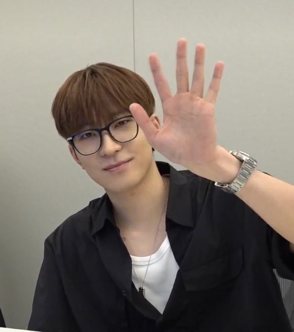 wonubliss's tweet image. thank you, game boi wonwoo! 🖤