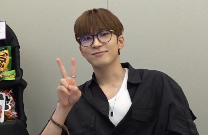 wonubliss's tweet image. thank you, game boi wonwoo! 🖤