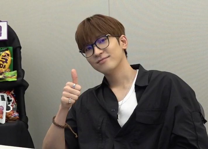 wonubliss's tweet image. thank you, game boi wonwoo! 🖤