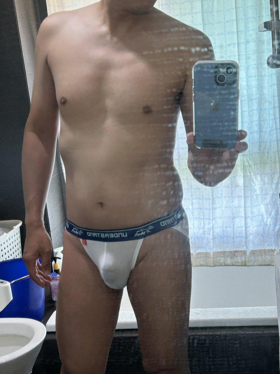 GLEICH101's tweet photo. 鏡子好髒。 https://t.co/1bj8dYnH3Q
