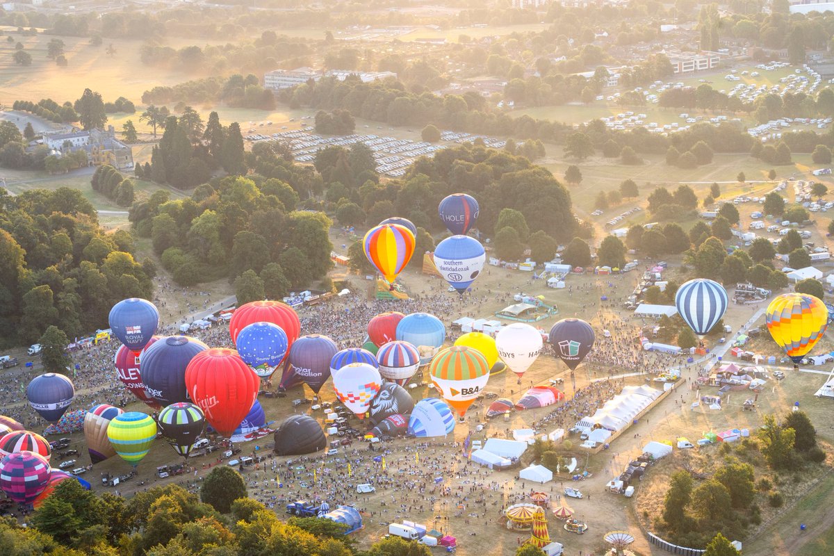 Bristol International Balloon Fiesta tweet media
