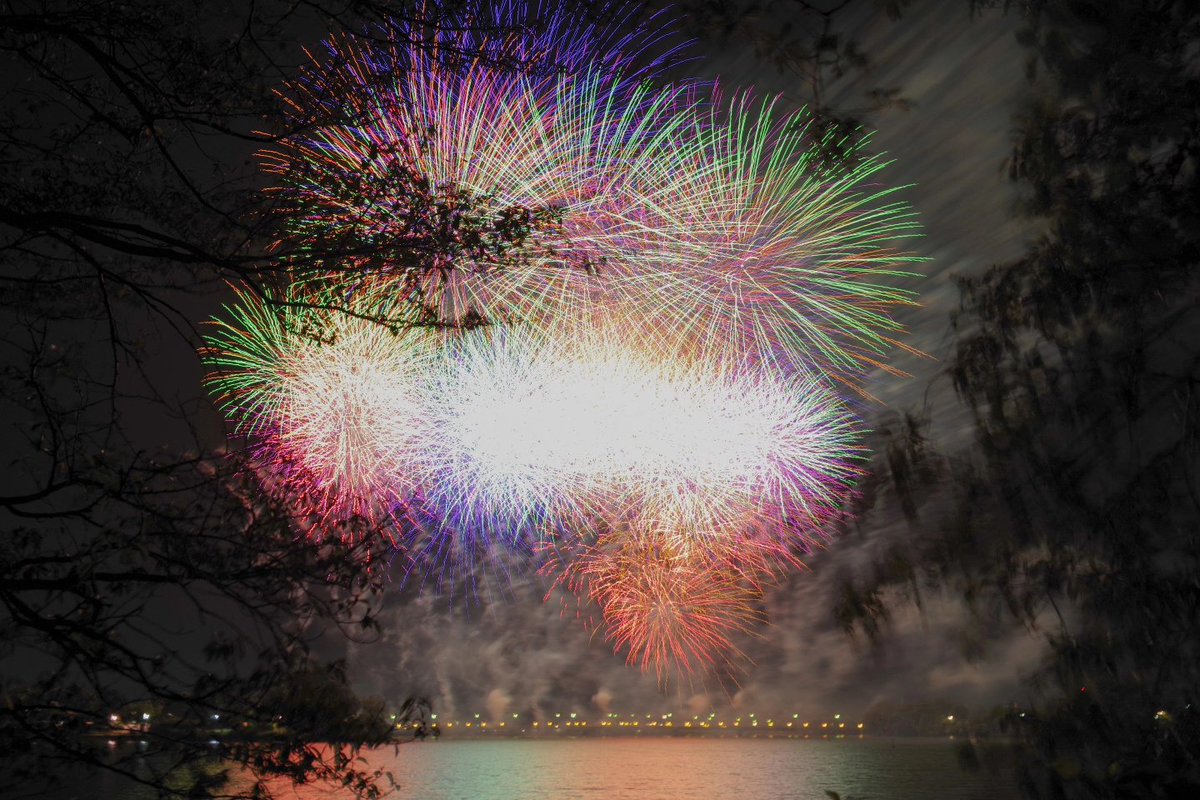 1292IGAchan's tweet photo. 5年ぶりの地元花火
夏連休までもう少しがんばるぞん！
機材PENTAXK1markII https://t.co/ldRwVxjGt1