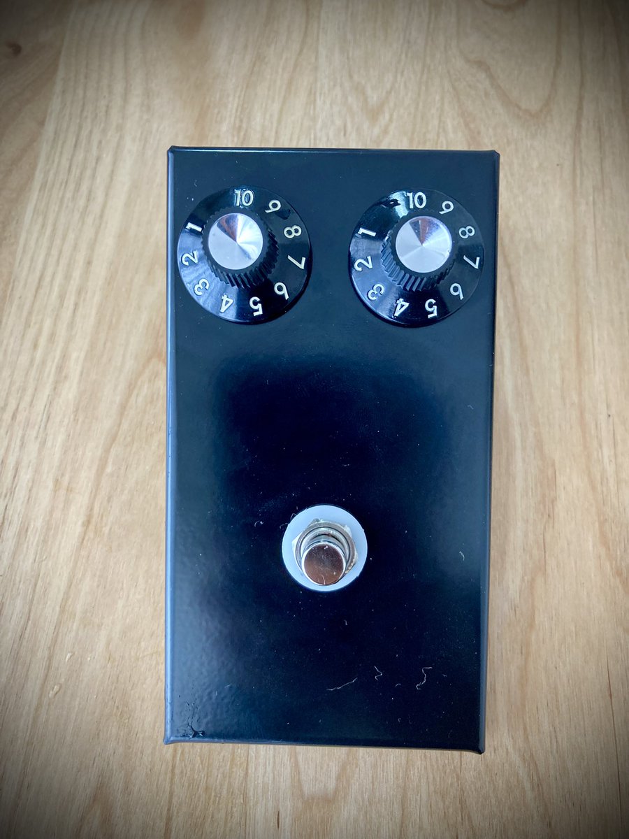 Unitaro500's tweet photo. Third Man Hardware Fuzz-a-Tron

途中グランドの接触がうまくできてなかったり、1箇所配線間違えてて音が出ませんでしたが、やり直ししてなんとか完成👍ビルダーさんは本当にすごい！
使いやすくて音も良いFuzz🔥 https://t.co/1IMB5g6AFi
