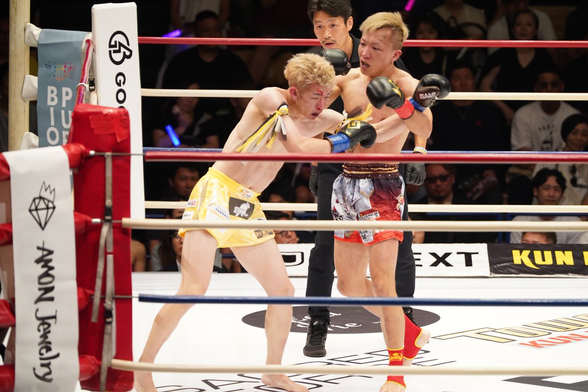 Gigio_jp's tweet photo. KNOCK OUT 2024 vol.3
第1試合 BLACK スーパーフェザー級（60kg） 3分3R（延長1R）
アックス斧田（KIBAマーシャルアーツクラブ）
井樋大介（クロスポイント金沢）
#KO2024_03
序盤、井樋選手が遠間から飛ばすが、斧田選手ガードで凌ぐと、徐々に圧力高め、3R ボディで井樋選手を沈めてKO勝利。 https://t.co/Ff7jttA9Y6