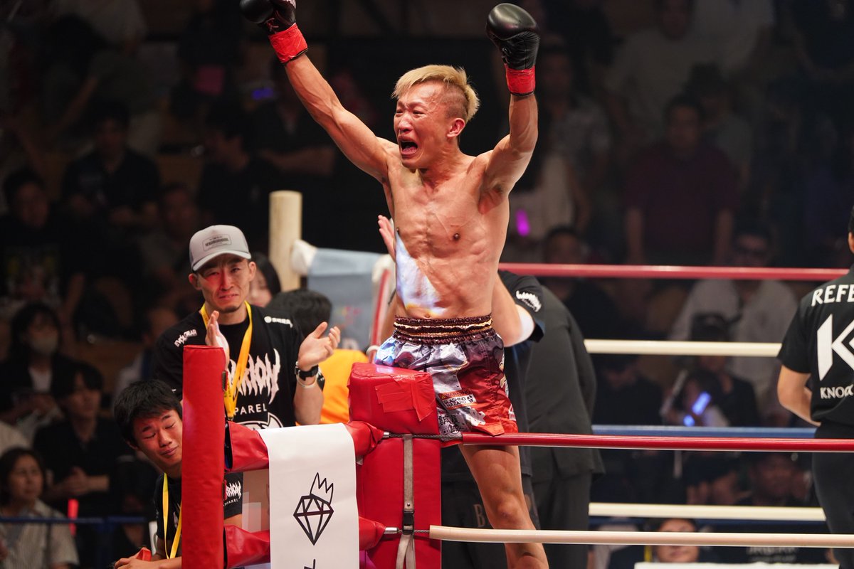 Gigio_jp's tweet photo. KNOCK OUT 2024 vol.3
第1試合 BLACK スーパーフェザー級（60kg） 3分3R（延長1R）
アックス斧田（KIBAマーシャルアーツクラブ）
井樋大介（クロスポイント金沢）
#KO2024_03
序盤、井樋選手が遠間から飛ばすが、斧田選手ガードで凌ぐと、徐々に圧力高め、3R ボディで井樋選手を沈めてKO勝利。 https://t.co/Ff7jttA9Y6