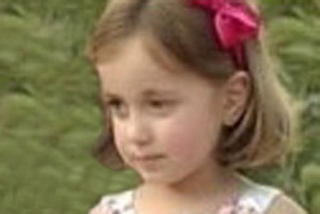 ConsuorF's tweet photo. #TalDiaComoHoy #ETA mató en 2002 #SantaPola a  la niña de 6 años Silvia Martínez y al jubilado Cecilio Gallego. Pretendían matar a más niños y a sus padres porque eran @guardiacivil, para ello pusieron una bomba de 100 kg.

#ataudesblancos

#memoriareciente

Esto era ETA

🧵 https://t.co/tGGEcLDGK8