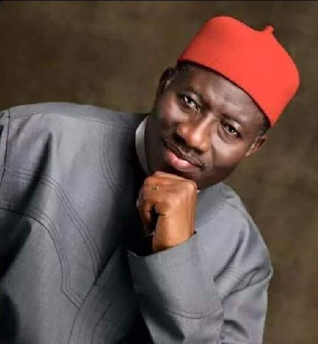 officialrickray's tweet photo. @officialABAT When Good luck Jonathan removed fuel subsidy in 2012 and fuel price hiked to N147 per litre, Nigerians including president Tinubu protested, He listened to them and reversed the price of fuel to N87 per litre. https://t.co/b1KsNTqZyP