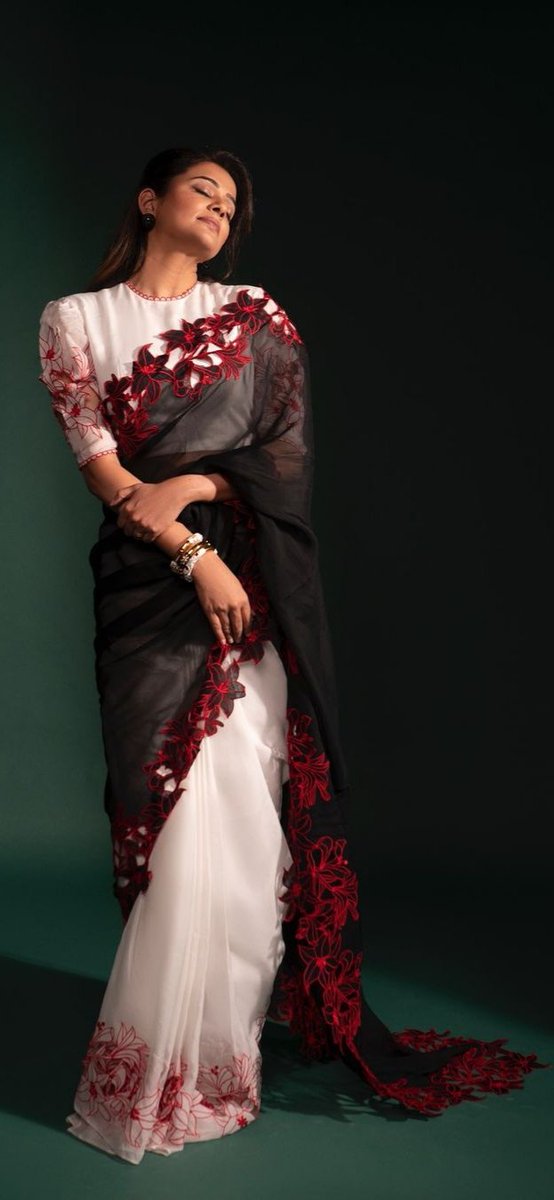 Actress_Club's tweet photo. 🛑 #PriyamaniThread 
🛑 #BollywoodThread 

#Bollywood #Actress #Priyamani New Look https://t.co/XelxMP3DP9