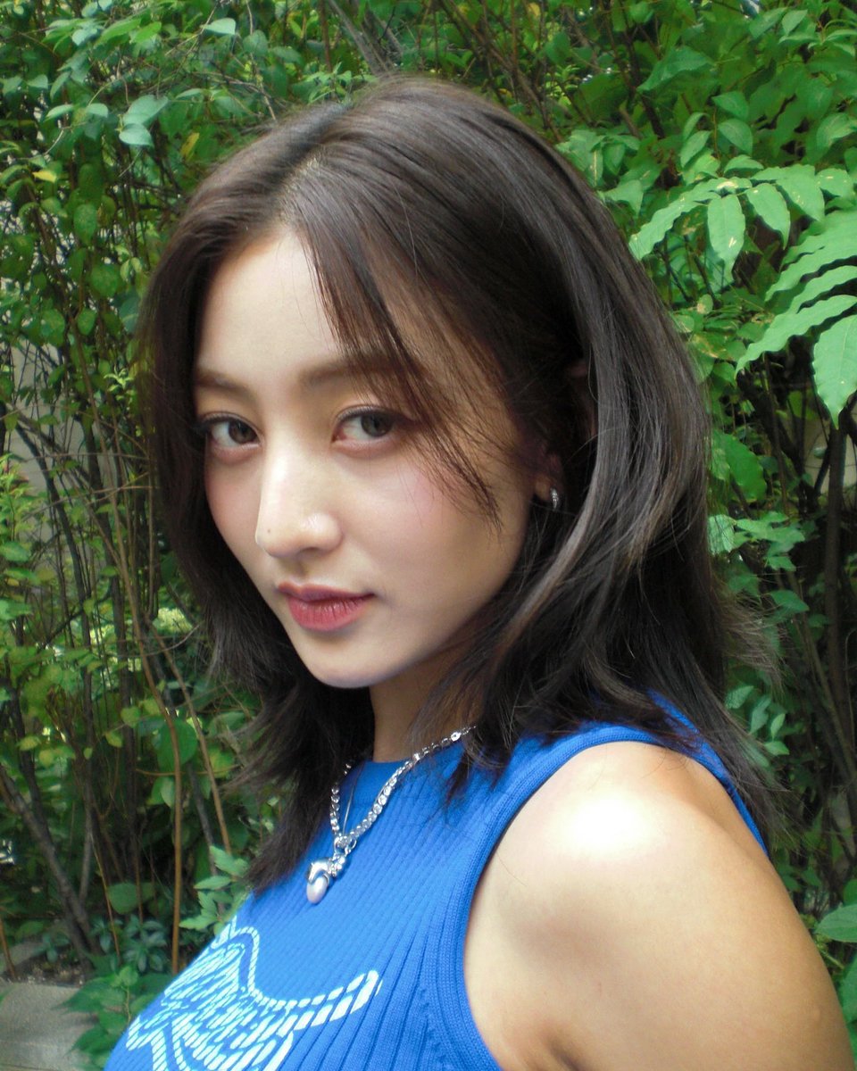 jeongmihyocchan's tweet photo. TWICEジヒョさん世界一夏が似合うよ https://t.co/0yAaeIHeHU