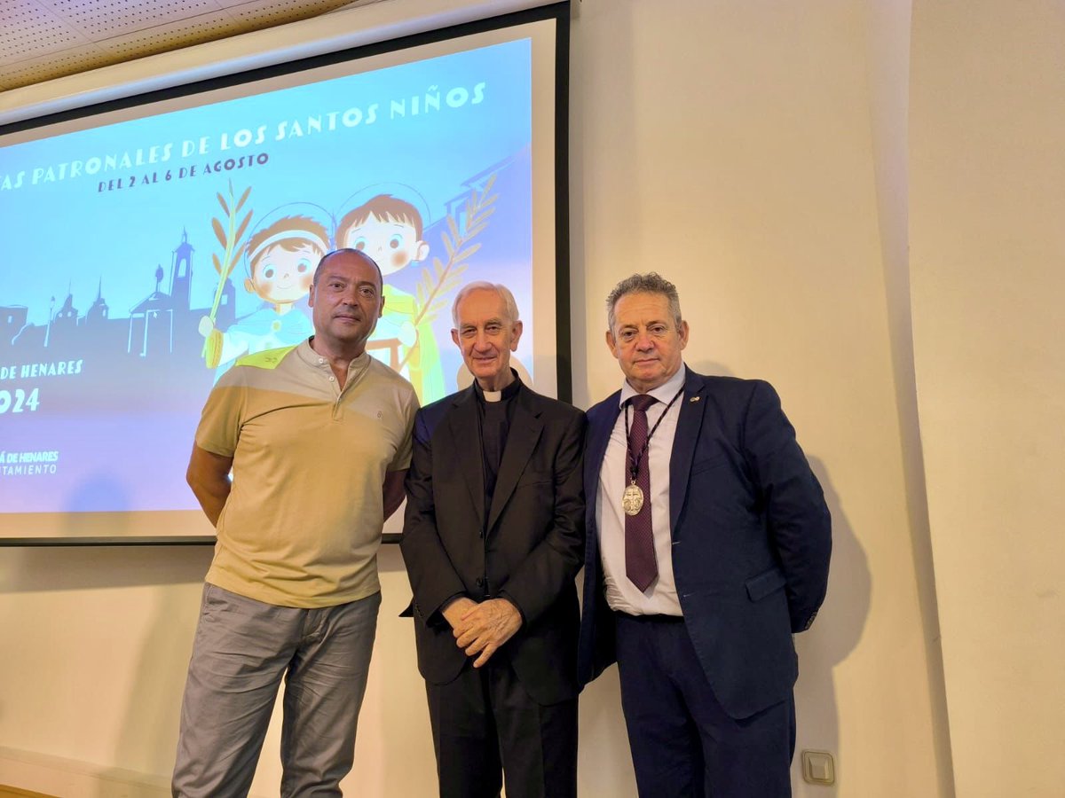 JdCAlcaladeH's tweet photo. En el día de ayer, el presidente de la Junta de Cofradias, D. Gregorio Manzanares, asistió al Pregón de inicio de la fiesta de nuestros Patronos Los Santos Niños, realizado por el delegado episcopal de patrimonio, D. Florentino Rueda Recuero. https://t.co/dgcQYF8uO3