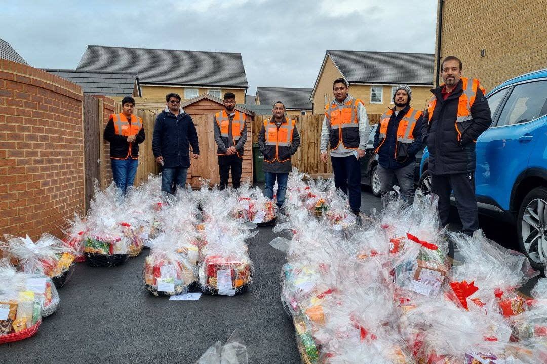 drcaiticat's tweet photo. #thejoyofmulticulturalism

I am so sick of the current situation. Share photos or memories of things that make you proud to live in a multicultural society. 

These are a group of young Muslims sharing food parcels to those in need at Christmas. https://t.co/BjkA2Fc6QH