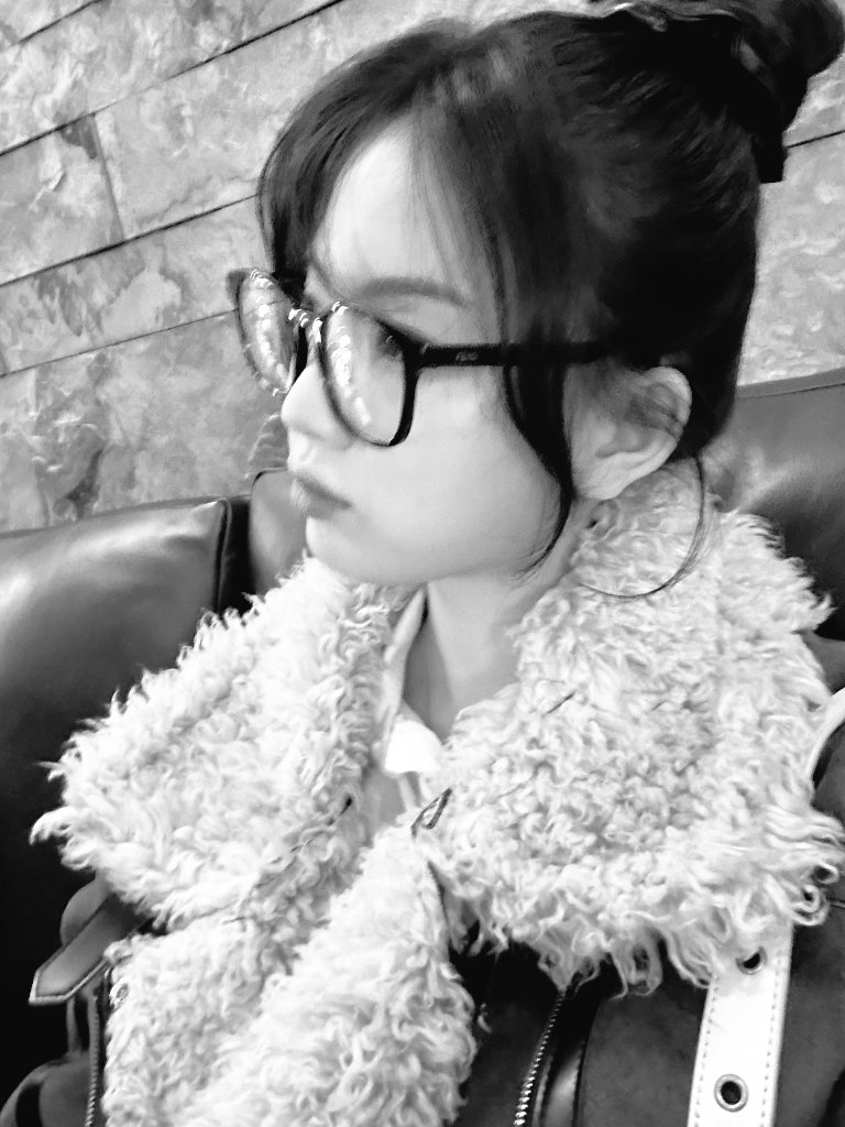 dewia's tweet photo. ㅤㅤㅤ
            𝖨𝗇  𝗌𝗁𝖺𝖽𝖾𝗌  𝗈𝖿  𝗆𝗈𝗇𝗈𝖼𝗁𝗋𝗈𝗆𝖾,
            𝗌𝗁𝖾        𝖿𝗂𝗇𝖽𝗌        𝗁𝖾𝗋        𝗅𝗂𝗀𝗁𝗍,
            𝖠        𝗉𝗈𝗋𝗍𝗋𝖺𝗂𝗍        𝗈𝖿       𝗀𝗋𝖺𝖼𝖾,
            𝗂𝗇     𝖻𝗅𝖺𝖼𝗄     𝖺𝗇𝖽     𝗐𝗁𝗂𝗍𝖾     ❤︎ 
ㅤ https://t.co/D67FOMRQfI