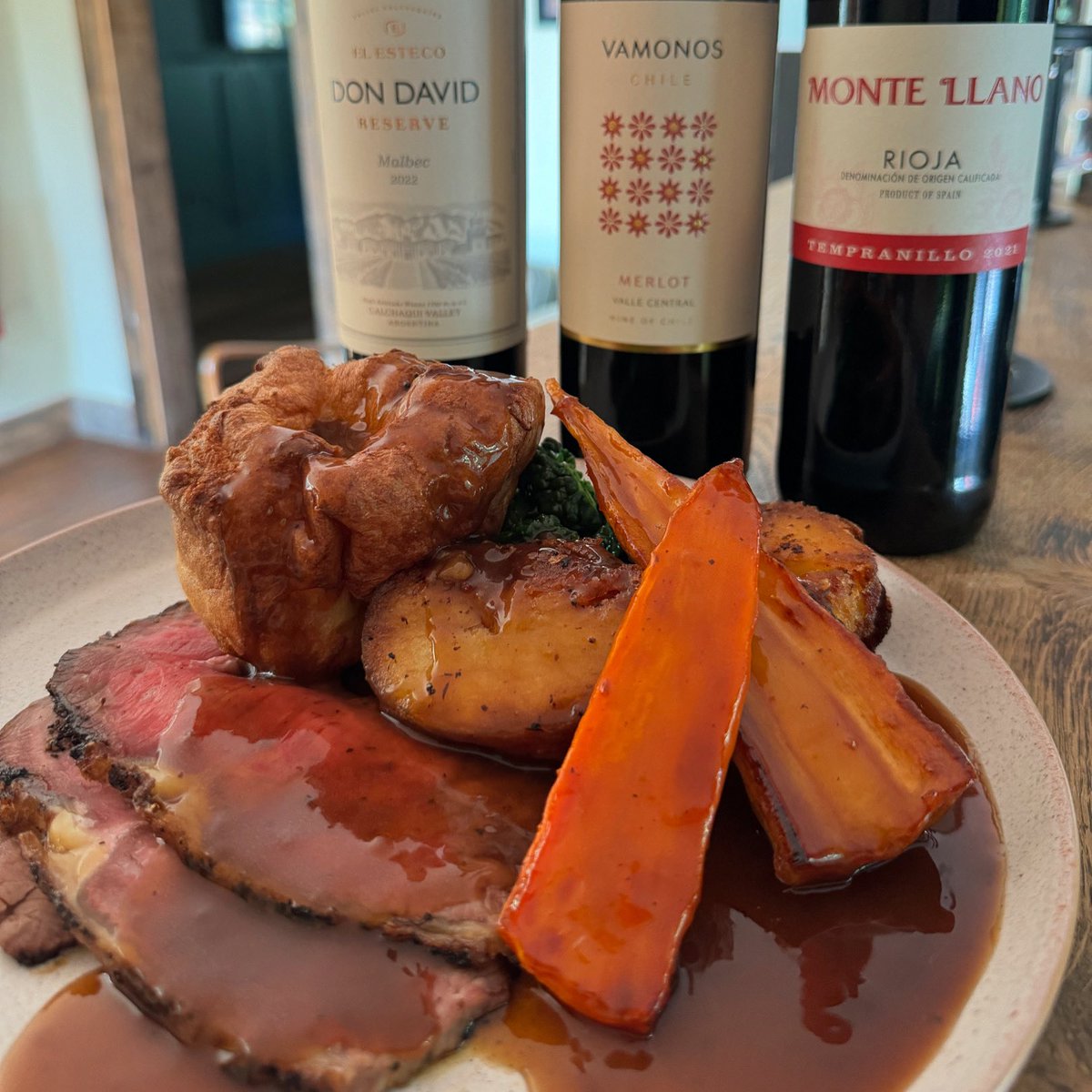Want to join us for a delicious Sunday lunch? Give us a call on 01633 649296 to check availability for today or to book a table for another time.

We look forward to serving you…

#thefriendlyfox #bassaleg #newport #sundaylunch