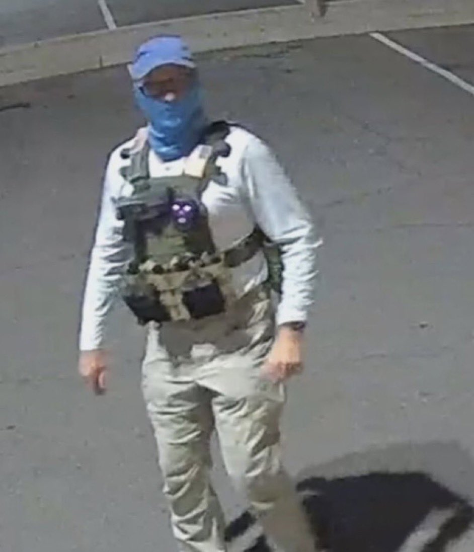 adgirlMM's tweet photo. Remember this douche canoe from Arizona? Cosplay "poll watcher" who showed up in tactical gear to intimidate voters? These guys will be out in full force in Nov. As you vote, remember, we're voting to erase these stupid mf'ers from American history. We are not going back. 🇺🇸 https://t.co/ZXng9rfr7G