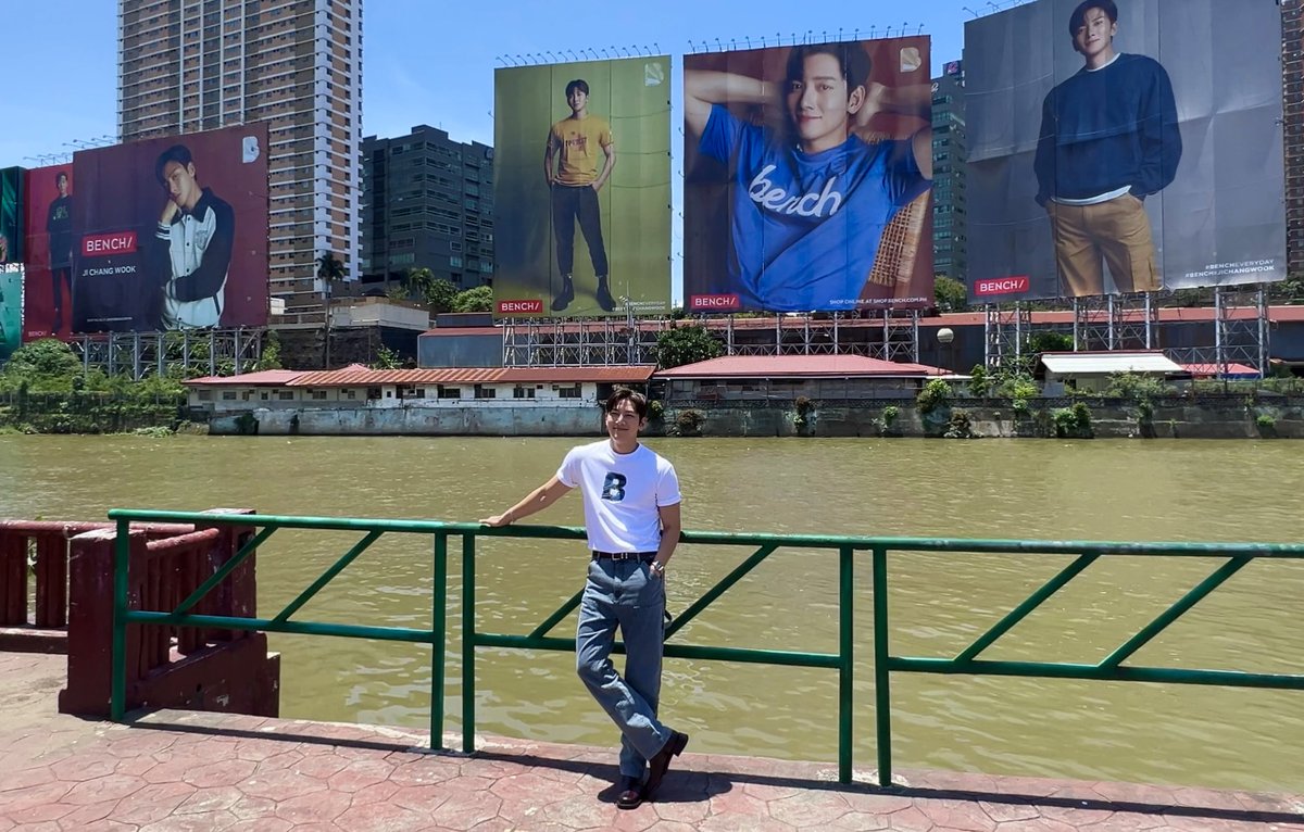 benchtm's tweet photo. Just when you thought our EDSA billboards couldn't get any more iconic. Welcome back to the Philippines, Ji Chang Wook!

#BENCHMomentsWithJiChangWook
#BENCHxJICHANGWOOK
#GlobalBENCHSetter https://t.co/o5dAZyjzXA