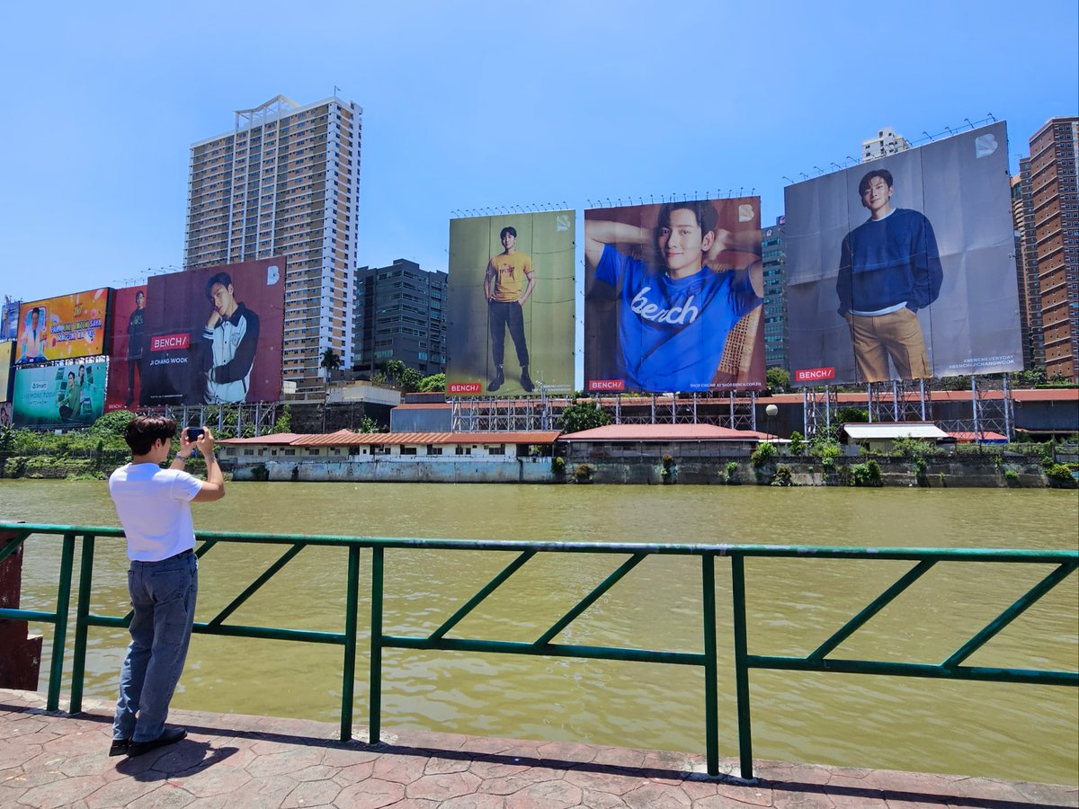 benchtm's tweet photo. Just when you thought our EDSA billboards couldn't get any more iconic. Welcome back to the Philippines, Ji Chang Wook!

#BENCHMomentsWithJiChangWook
#BENCHxJICHANGWOOK
#GlobalBENCHSetter https://t.co/o5dAZyjzXA