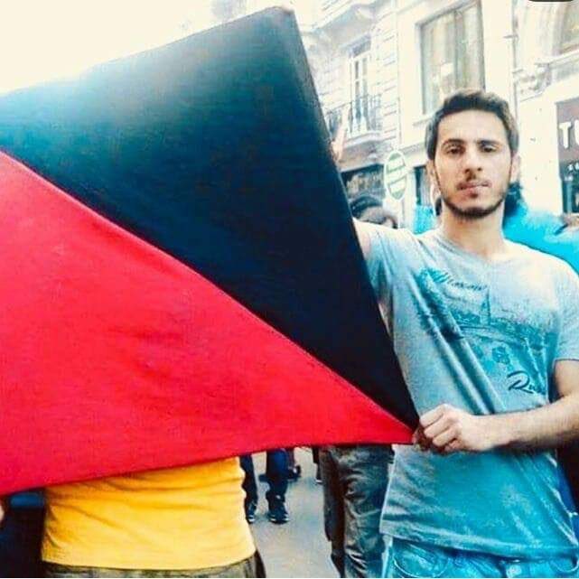 anarsizmtarih's tweet photo. 4 Ağustos 2015: Vatan Budak, yıkılmış bir kentin çocuklarına umut olmak için çıktığı yolda IŞİD'in bombalı saldırısına uğradı. 

20 Temmuz 2015 Suruç Katliamı'nda ağır yaralandı. 16 gün sonra yaşamını yitirdi.

Unutmak yok, affetmek yok! https://t.co/MjDjwd9mCe