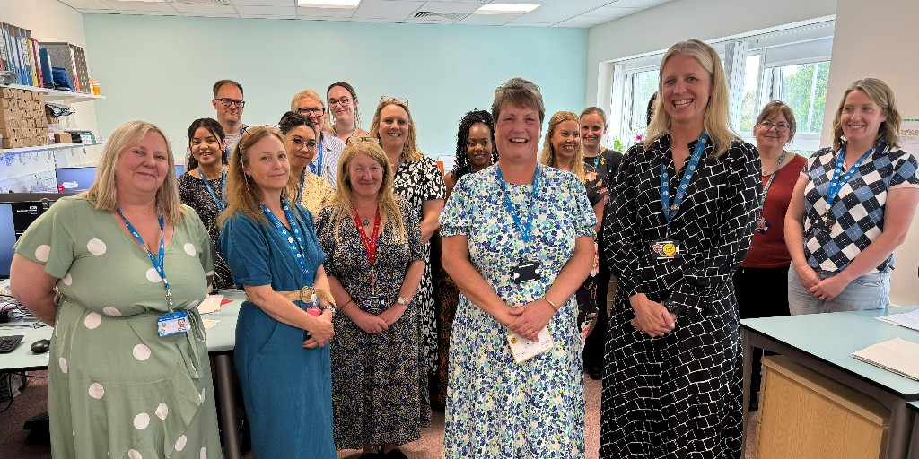 PHU_NHS's tweet photo. This #LongServiceSunday we are celebrating Janet McTaggart who has worked in the NHS for 40 years!
Janet said: “I’ve been extremely lucky in my career. I’ve had lots of laughs, I met my husband here in 1985, and I still love the work.”
#ProudToBePHU https://t.co/QWxKjgi2Ew