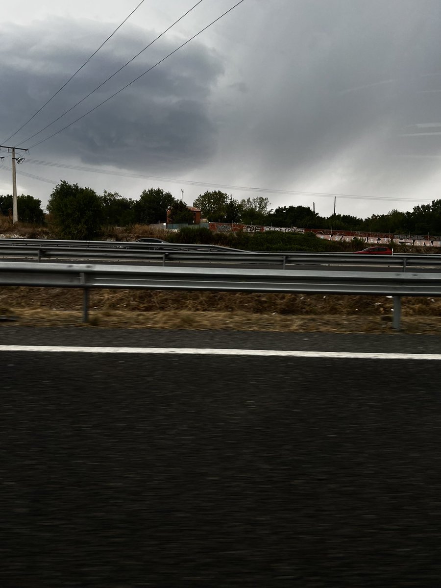Alex_Loriente's tweet photo. La tormenta que barrió Madrid de norte a sur el día 2, vista desde la M50 a la altura de Rivas. https://t.co/iH1dUhbJS9
