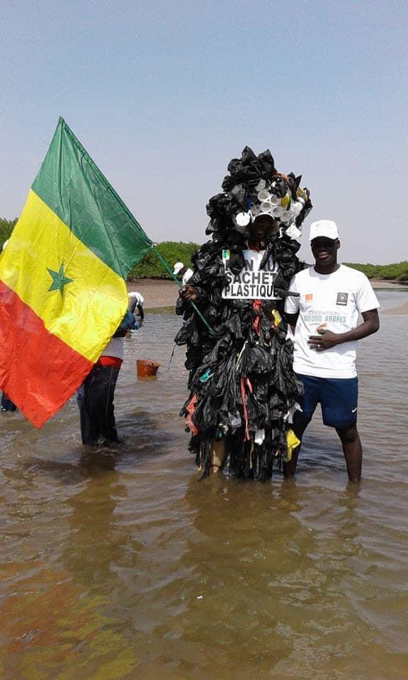 AdaMCoundoul's tweet photo. Le réchauffement climatique n’est pas uniquement une affaire de comportements. C’est toute l’organisation de notre société qui est en cause .

Continuons à planter des arbres pour préserver l’environnement pour les générations futures entre autres … https://t.co/UwVtbV7VAi