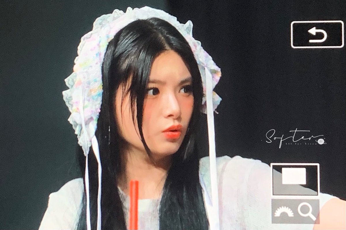 240804 pre
다음에 봐요 🐕

#YIREN #王怡人 #怡人 #이런 #왕이런 
#에버글로우 #EVERGLOW