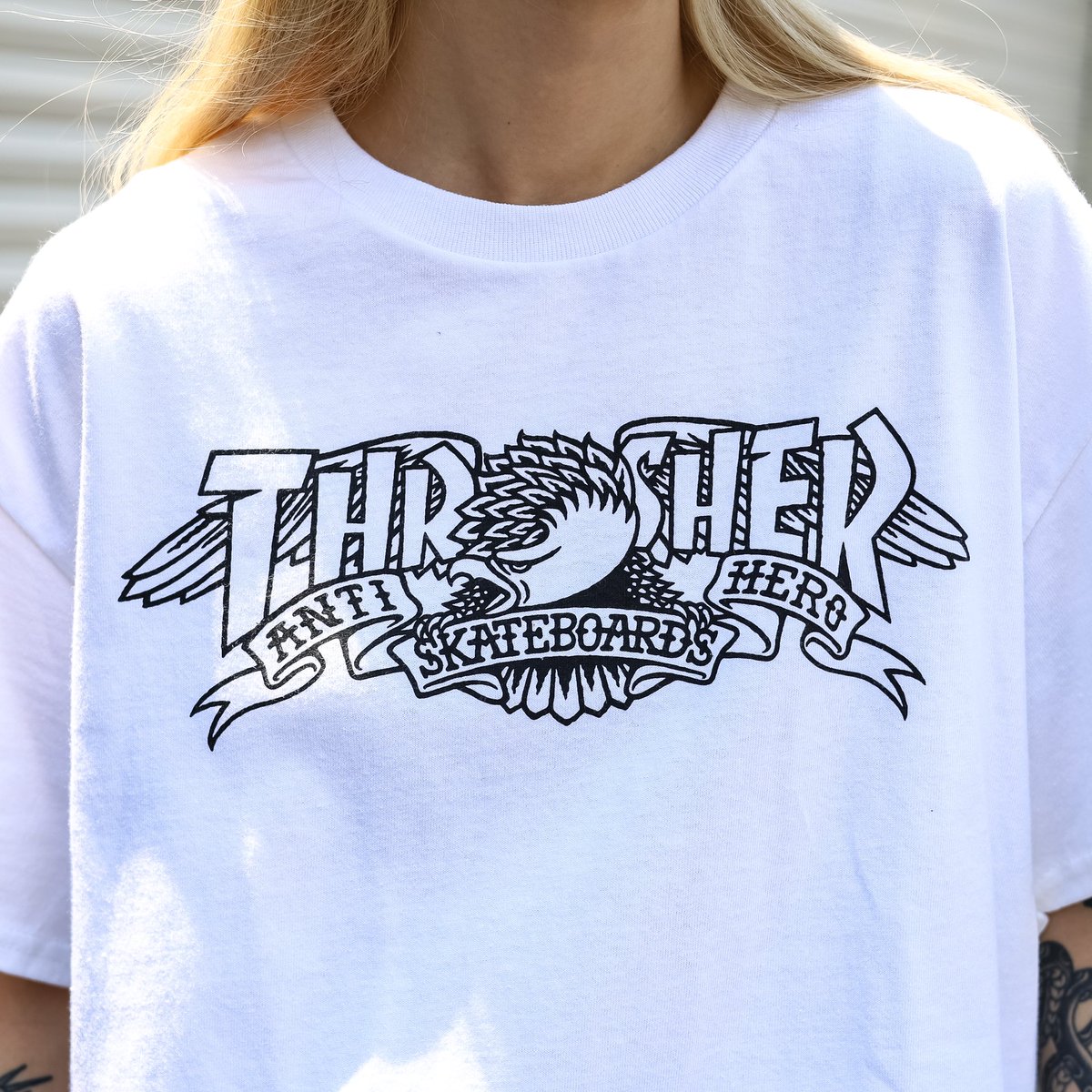 Feelin_osaka's tweet image. 【THRASHER X ANTIHERO】MAG BANNER TEE (WHITE)
149cm Mサイズ着用
feelin-osaka.com/products/thras…
両ブランドの代表的なロゴが組み合わさったコラボグラフィック。
白TEEに黒プリントのマストなカラーリング。
王道スタイルにぴったりな一枚。
#antihero #thrasher #feelinosaka #feelin #osaka