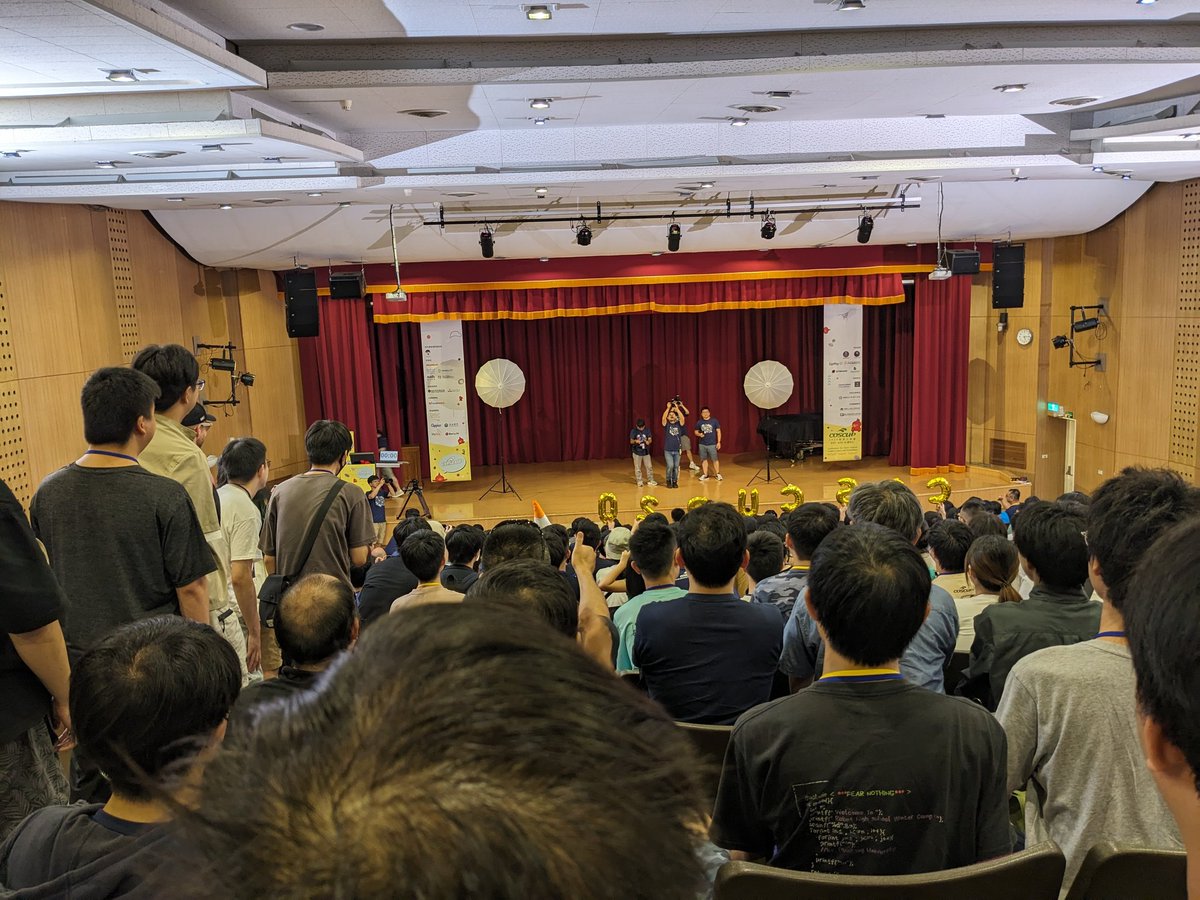 simbafs's tweet photo. 幫不會出現在照片裡的攝影師拍照
#COSCUP
#COSCUP2024 https://t.co/q7702tzuY8