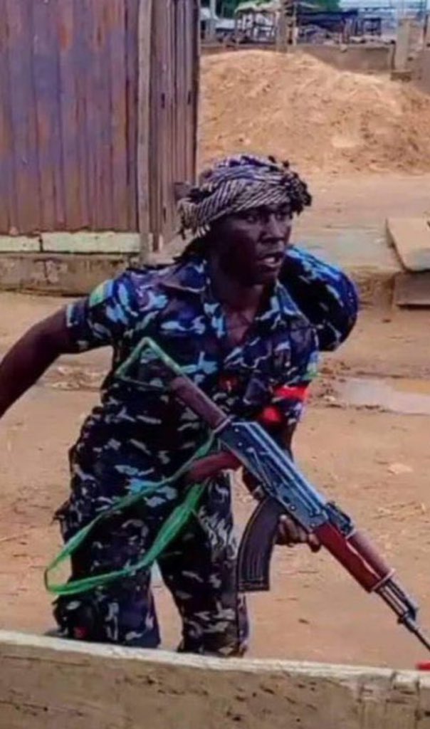j_samdavid's tweet photo. DEAR NIGERIANS,
FIND THIS CRIMINAL.... FIND THIS MURDERER.... HE SHOULD NOT KNOW PEACE IN WHATEVER STATE HE IS OR WILL BE .#TinubuMUSTGo #EndBadGovernanceProtest #EndBadGovernanceInNigeriaNow https://t.co/omPWfeSFs1
