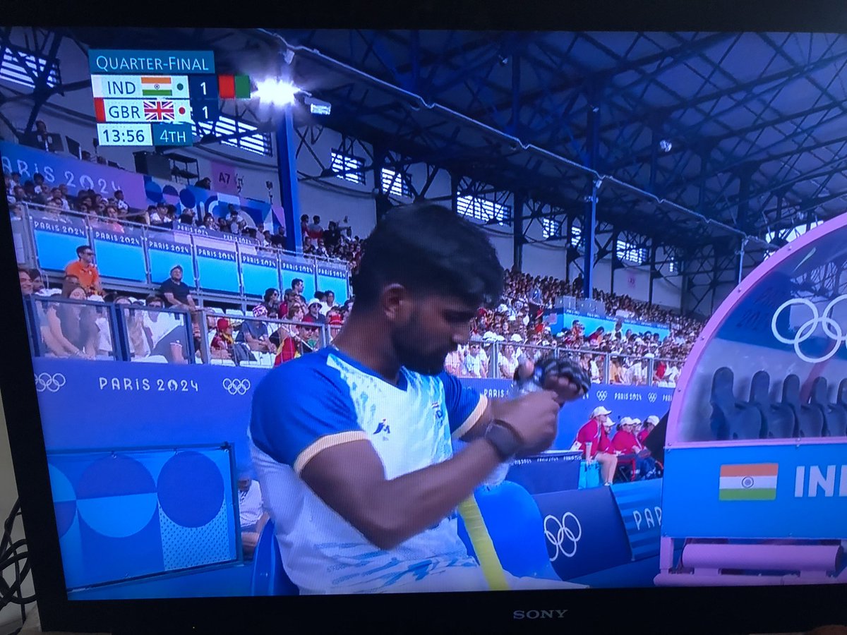 Udit_Del's tweet photo. PENALTY SHOOTOUT … India defend with 10 men 👍🏻👍🏻the 60 min ,,,, Go Sreejesh #OlympicGames  #Olympics https://t.co/tHrJorVkcY