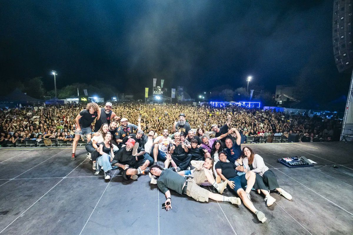 soyRayden's tweet photo. Gracias @sonriasbaixas
Hasta siempre Galicia. 

Próxima parada @sonoramaribera
Y quedan... 7 conciertos
📷 @rociocibes https://t.co/UmFSKrgoQ8