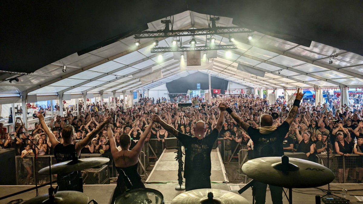mono_inc's tweet photo. It was hot, loud and simply wonderful! Thank you, Brienzersee Rockfestival!
#monoinc #festival #darkrock #brienzersee https://t.co/yE195HCZhn
