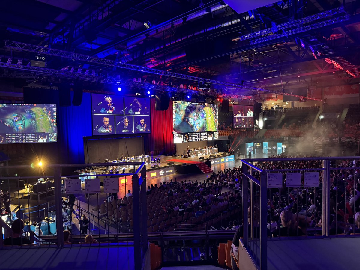 Geil war es <3 Danke für alles @S04EsportsLoL <a href="/RoyalBlueArmy04/">Royal Blue Army 04 Fanteam</a>