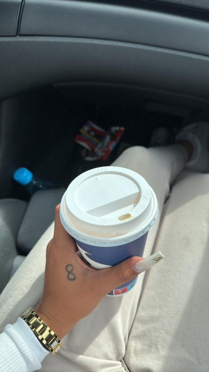 Erster stop ist Unna!
Bis dahin darfst du diese Rechnungen erstatten. 💸🧎🏻
•Tank 80€
•Kaffee 5€
• Zigaretten 10€
•Snacks 10€