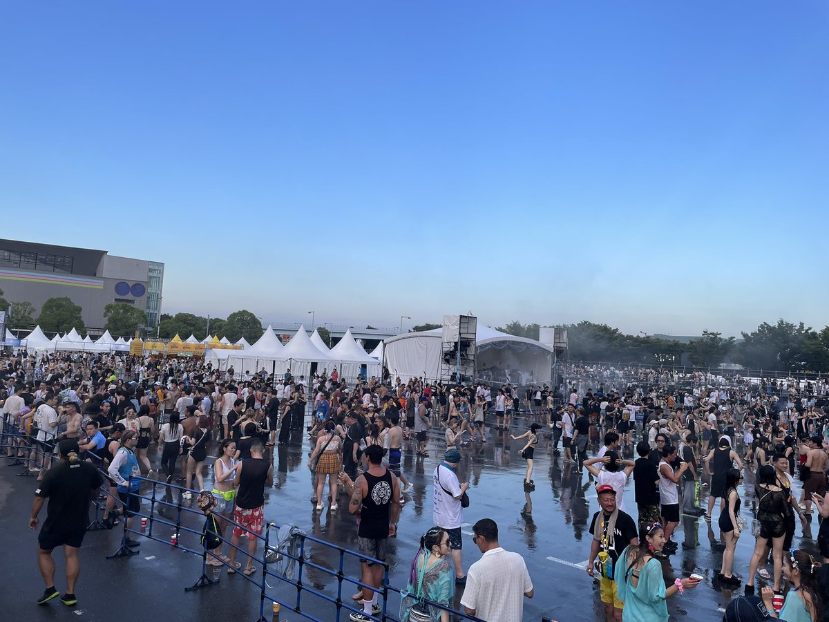 jewels_deep's tweet photo. DEEPサマーフェスティバルを開催するお台場にきました。今日はS2Oと言う水のイベントで大盛り上がりです。会場の大きさを見ると本番が怖い。 https://t.co/SkgfIecdM8