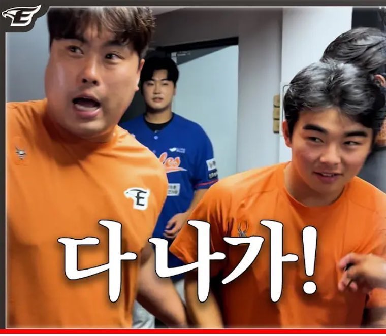 ifofdo's tweet photo. 현빈아물어!!!!!!!!                                                       뇽 https://t.co/yiyPwAWS5T